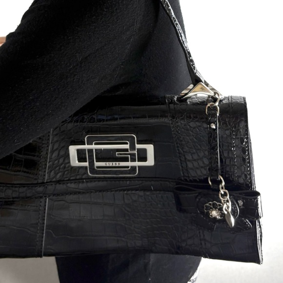 Guess Textured Patent Leather Shoulder Bag Purse Black Silver Fold Over Snap Lux - Picture 12 of 12